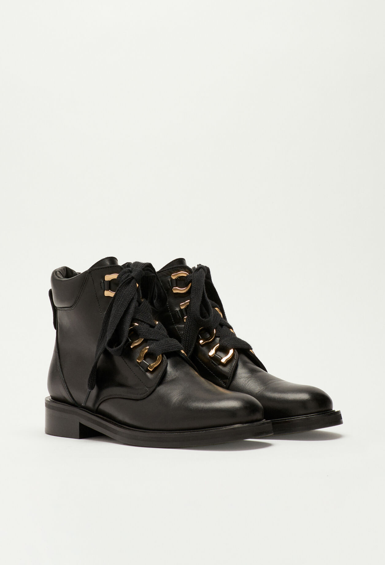 ankle boots with laces