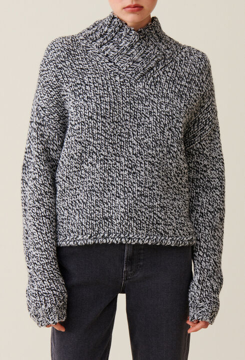 Grey chunky knit V-neck jumper