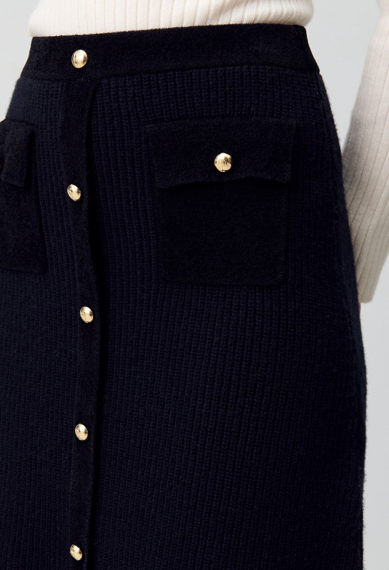 Short knitted skirt