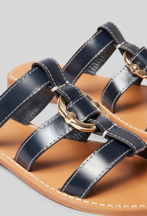 Strappy sandals with ring