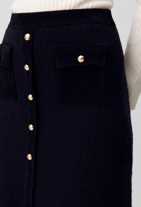 Short knitted skirt