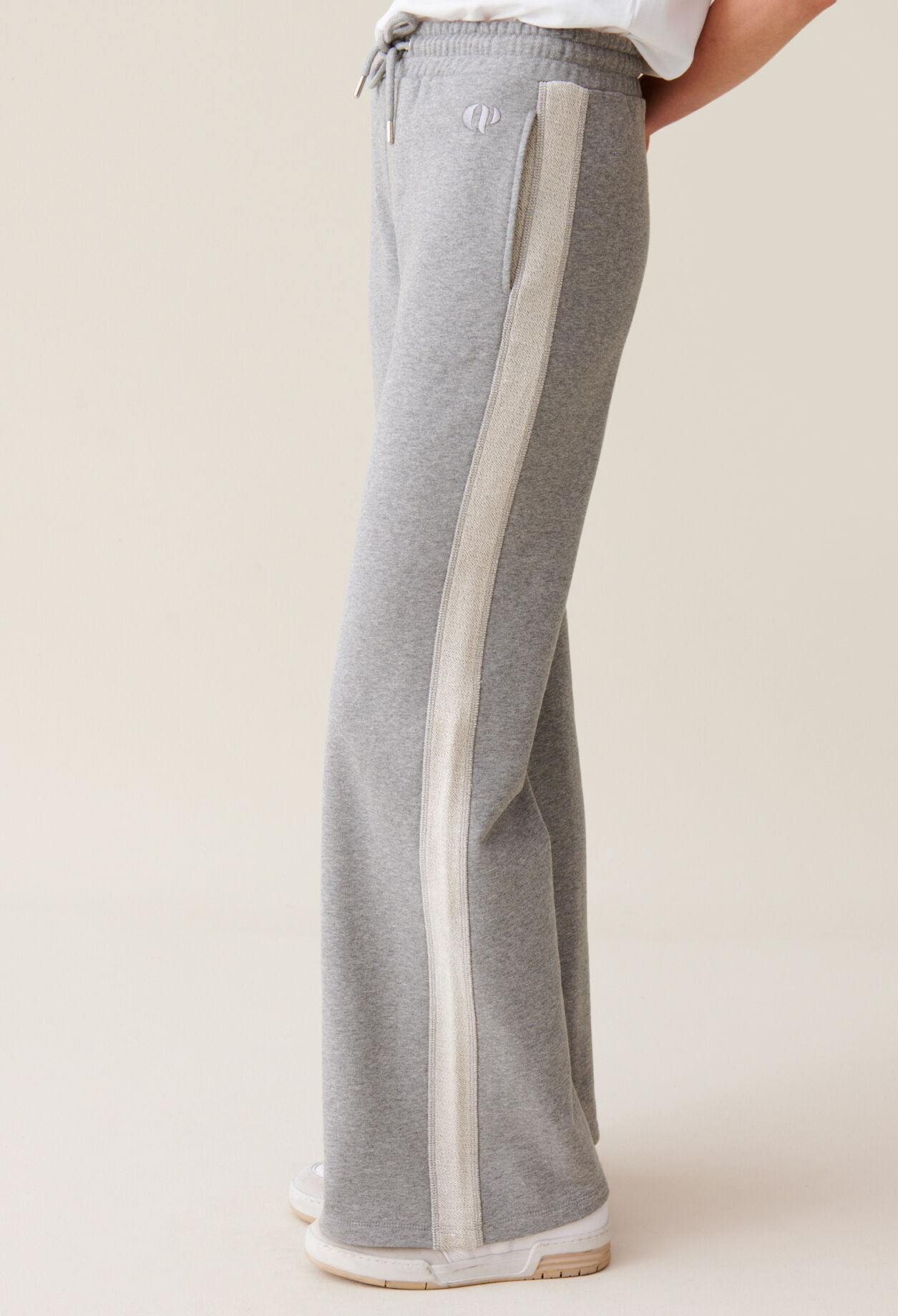 Contrasting grey comfort trousers