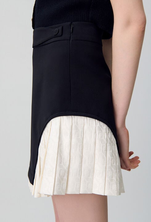 Straight mini skirt