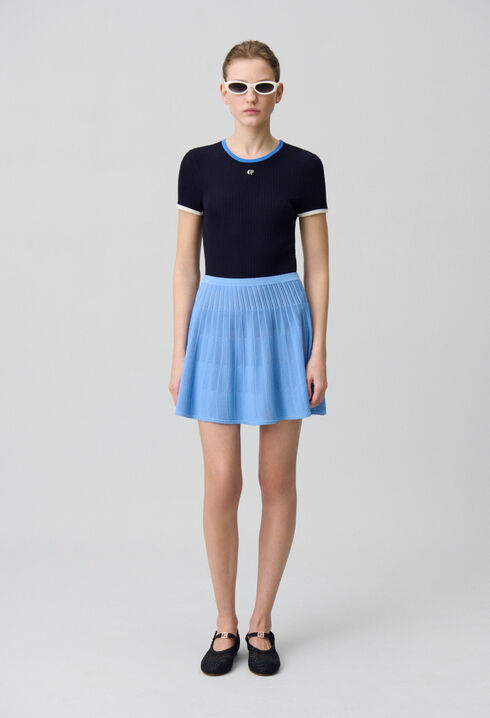 Short knit skirt