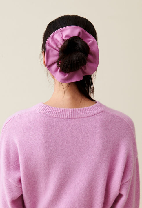 Leather scrunchie with topstitching