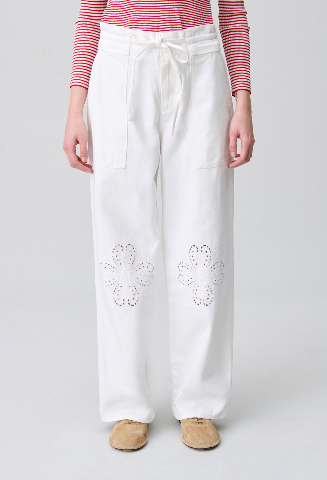 Embroidered baggy jeans
