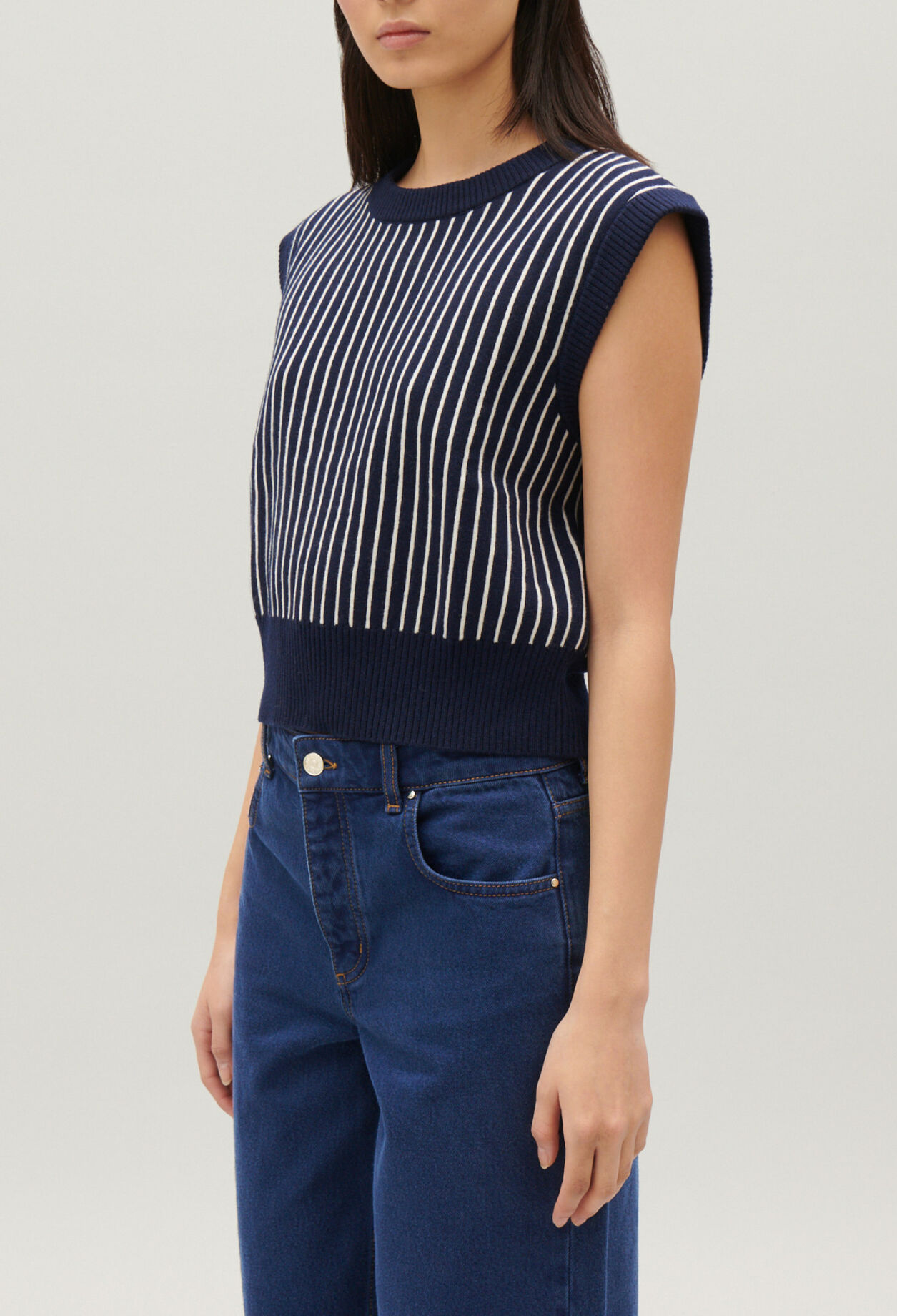 Sleeveless stripy knit jumper