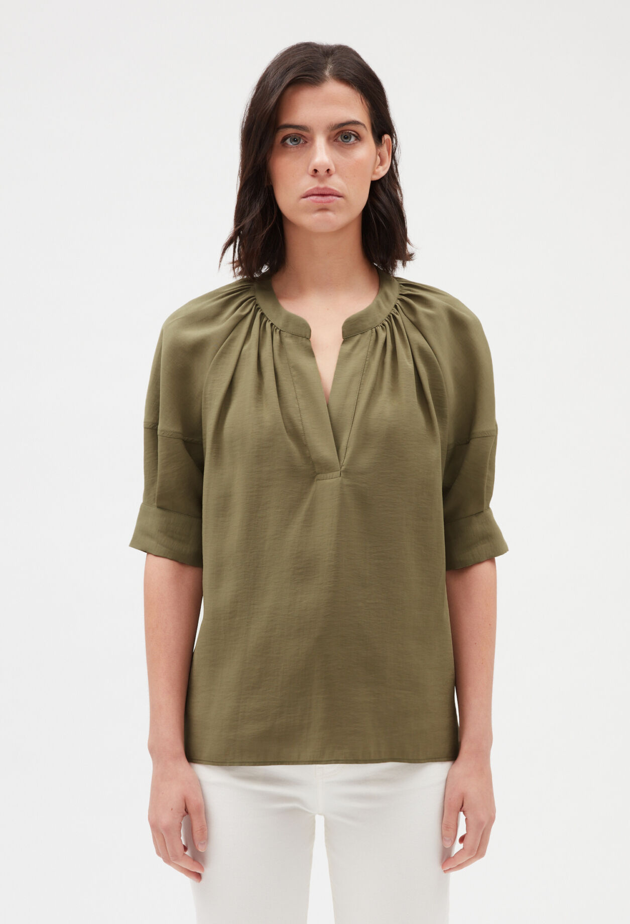 Short-sleeved blouse