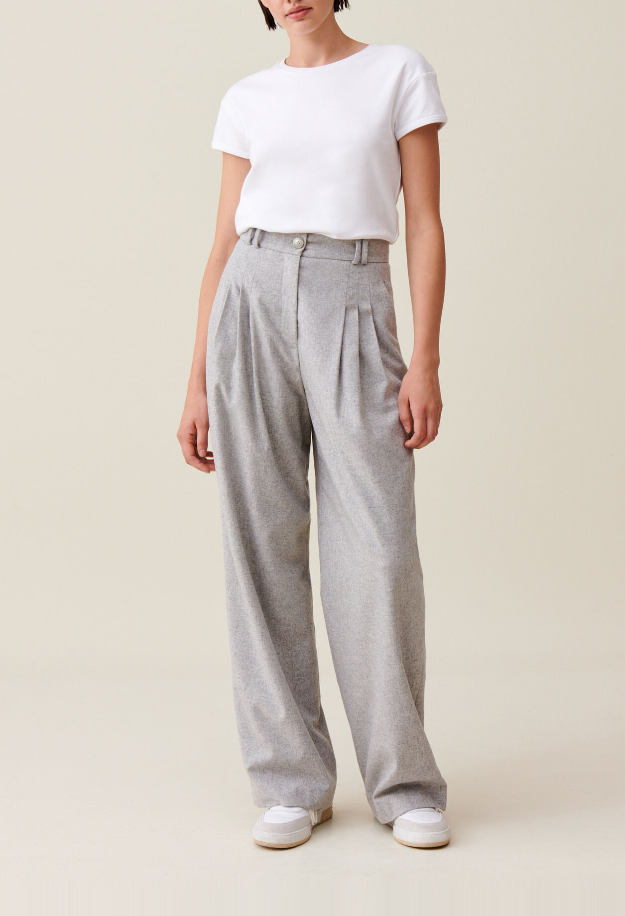 Light grey wide-knit trousers