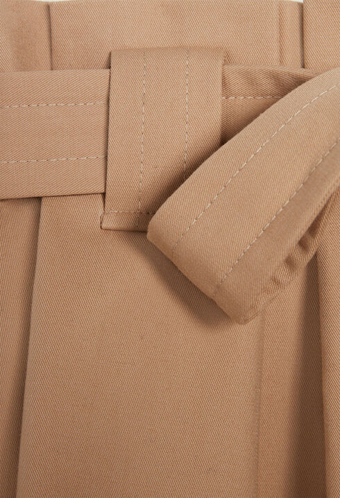 Jupe courte ceinturée