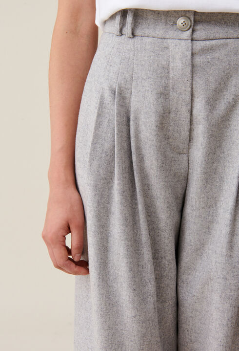 Light grey wide-knit trousers