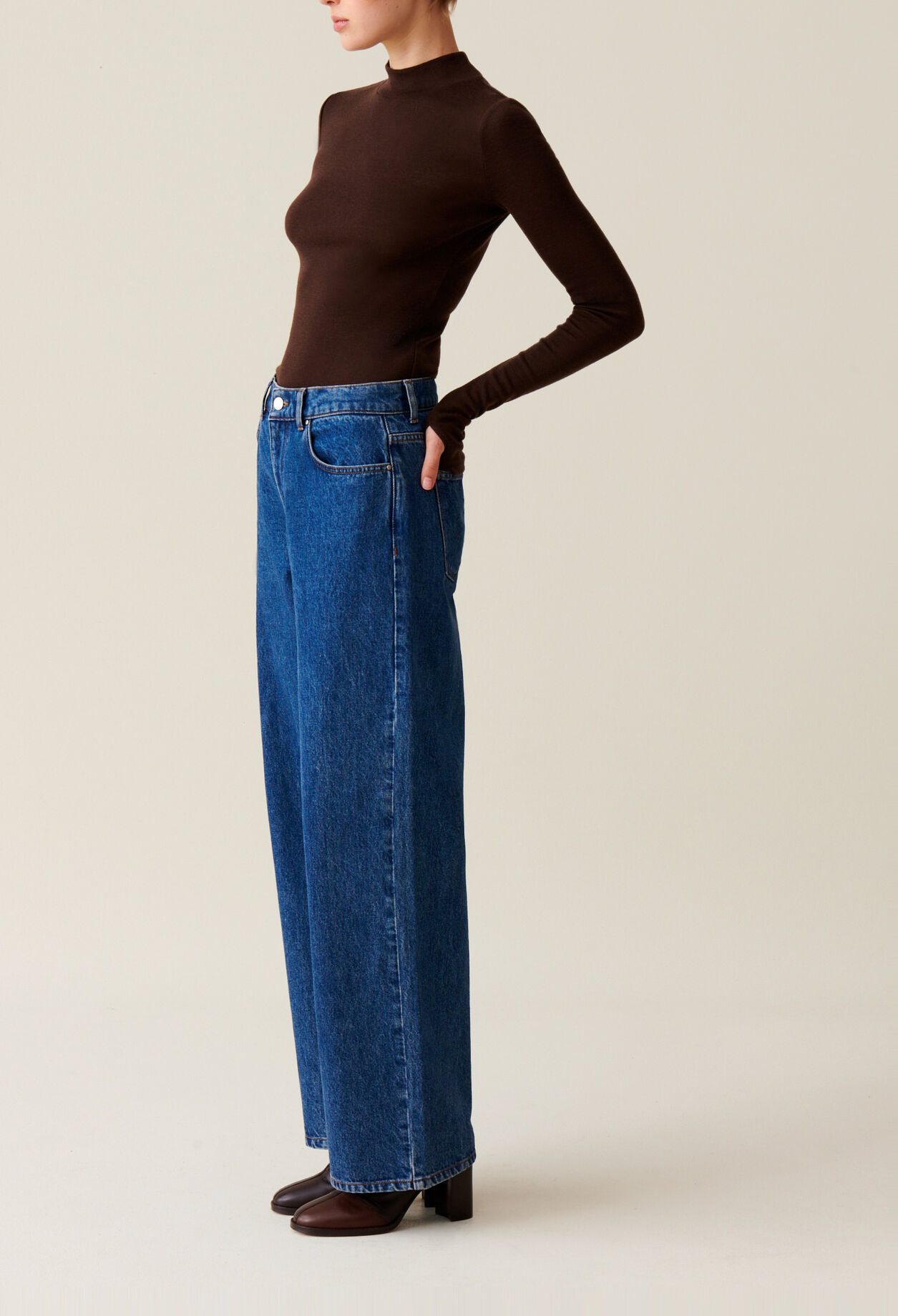 Wool top with long sleeves