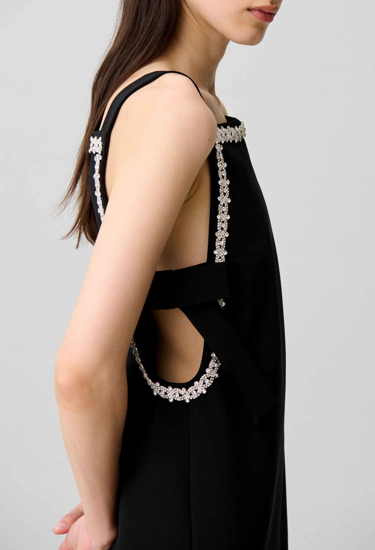 Fitted straight dress with bows