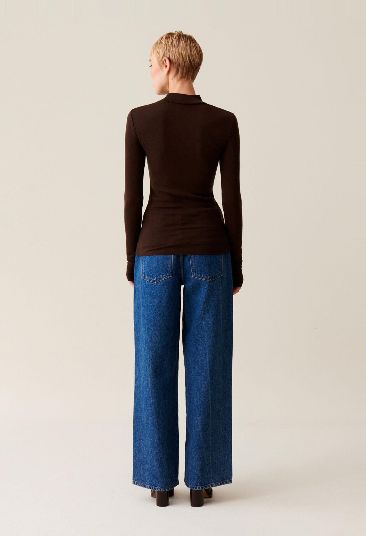 Wool top with long sleeves