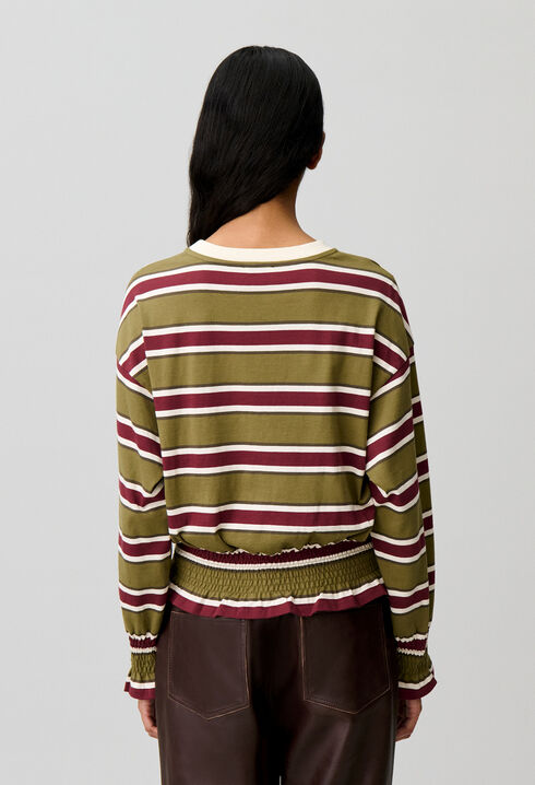 Long-sleeved round neck T-shirt