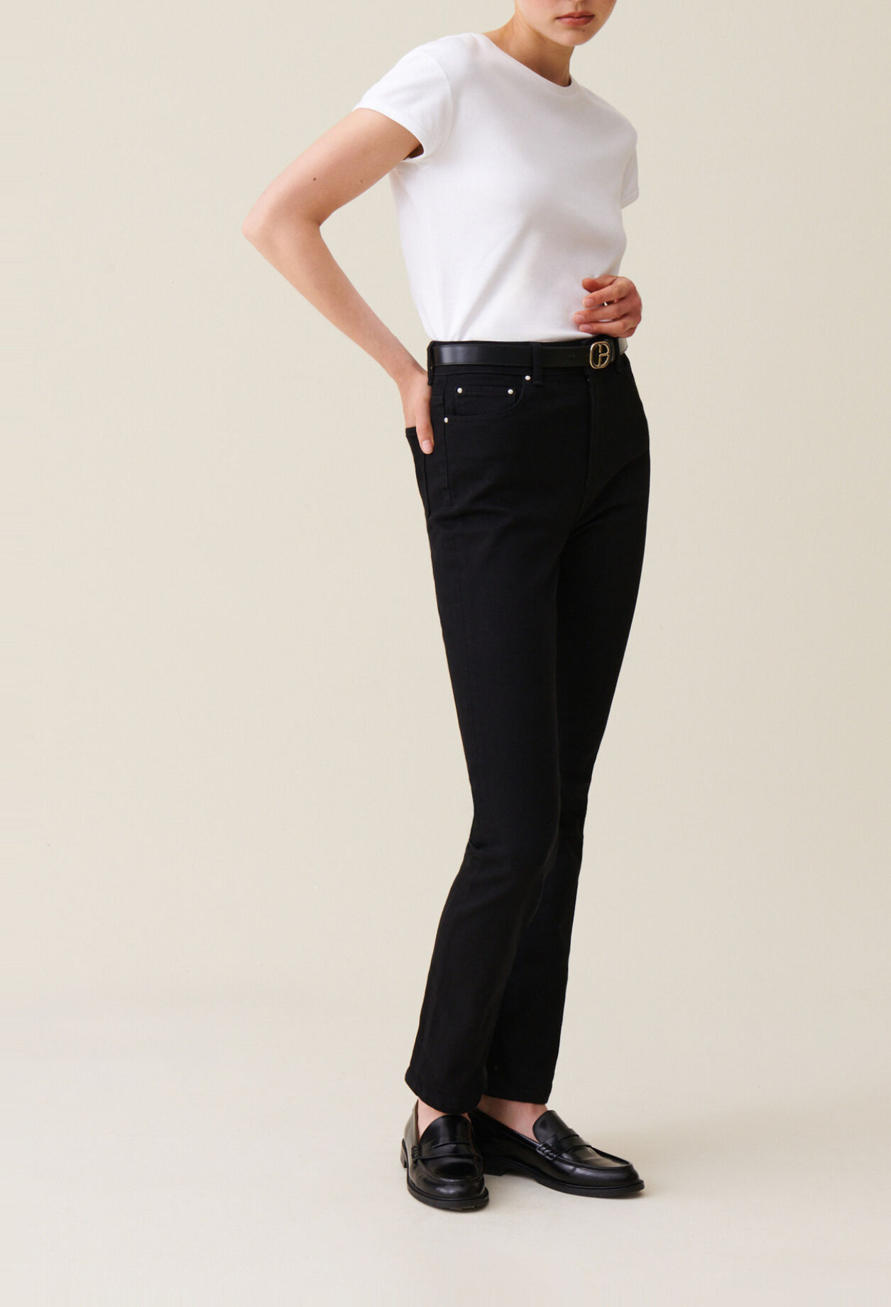 Black mid-rise slim jeans