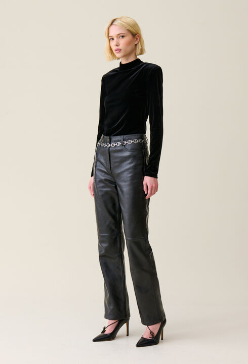 Fitted black velvet top