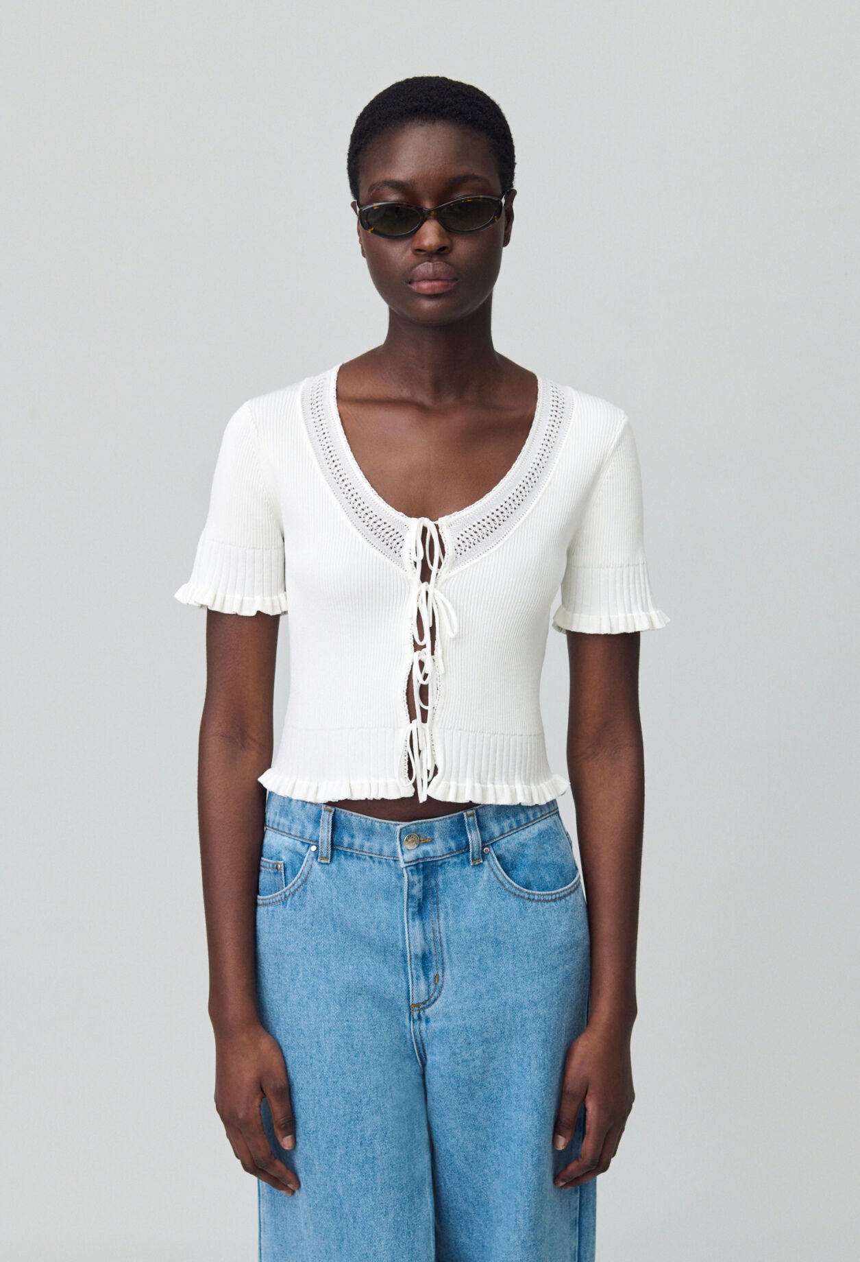Fine knit top with bows