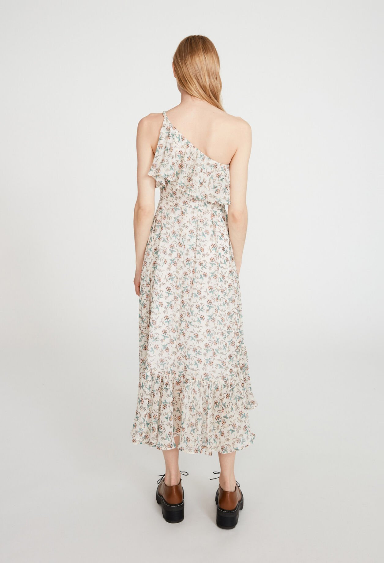 Robe asymétrique à volants