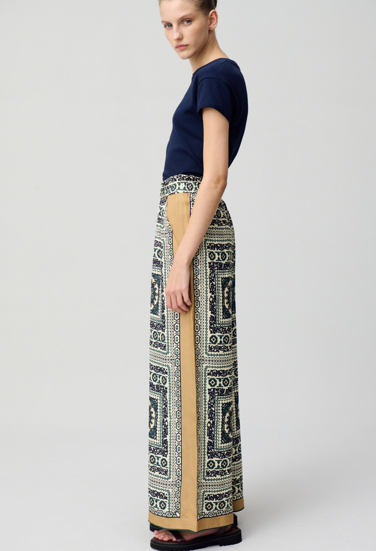 Flowing wide-leg print trousers