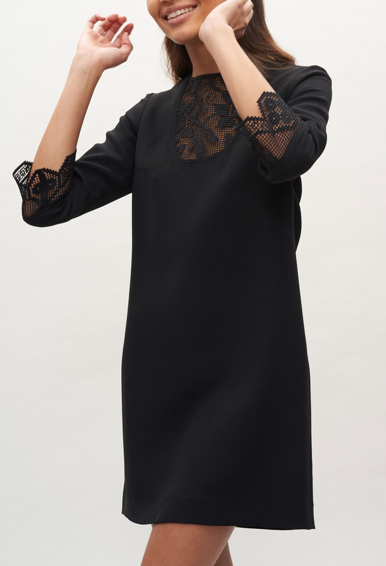 Dress with lace finishes
