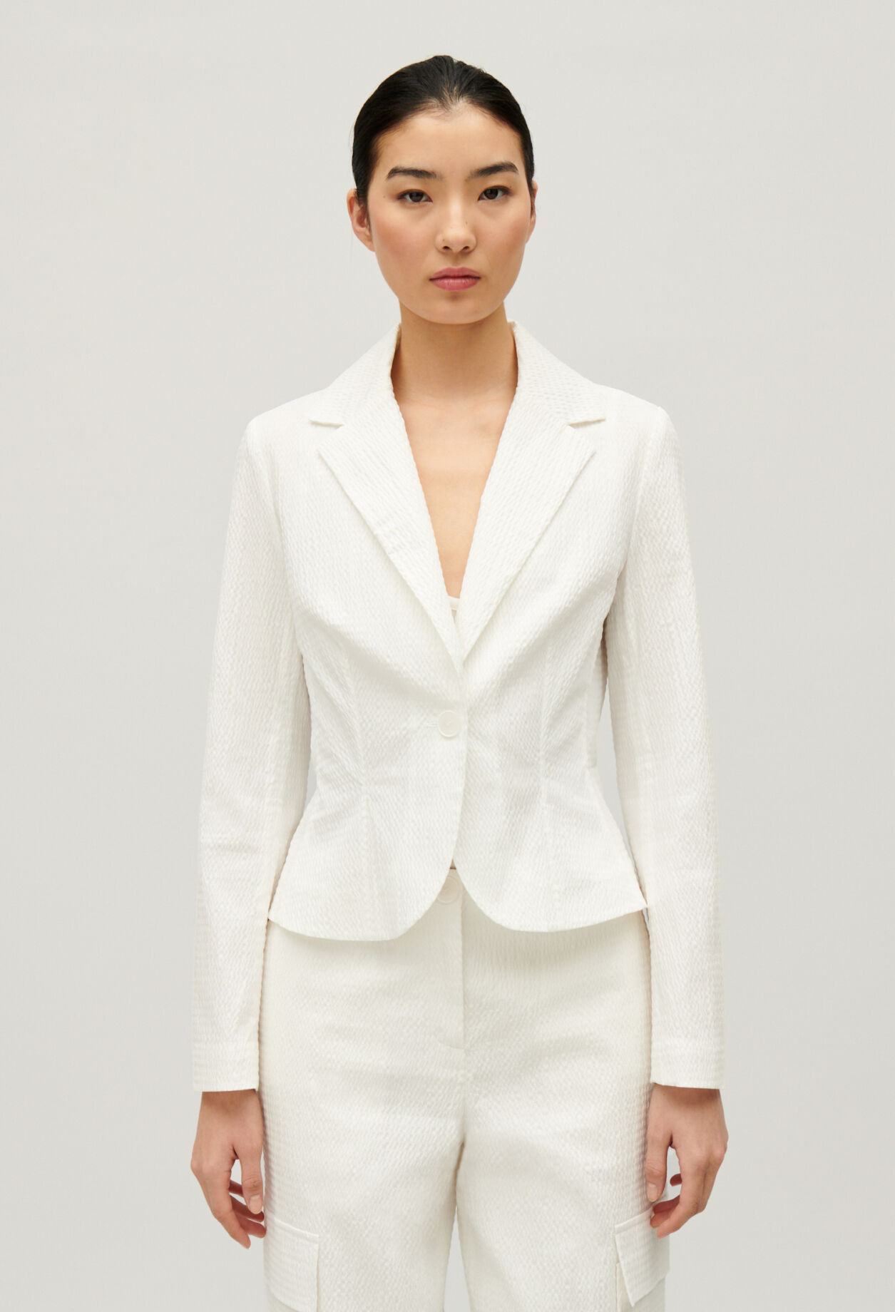 White slim-fit suit jacket