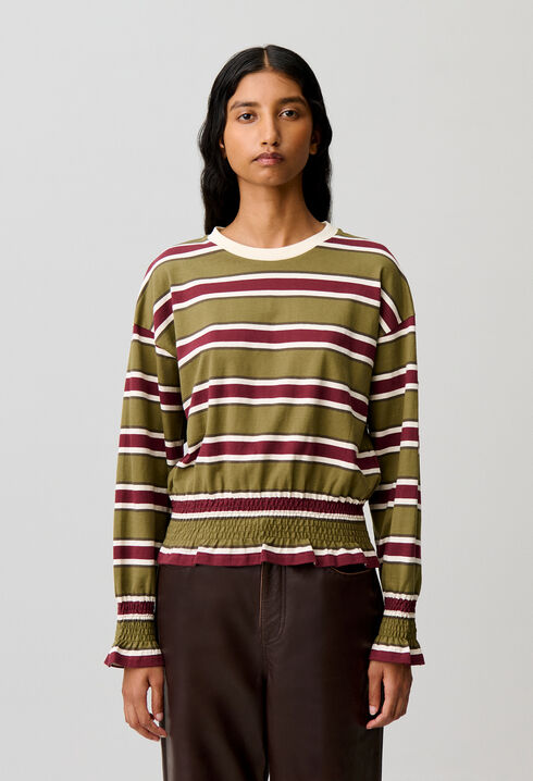 Long-sleeved round neck T-shirt