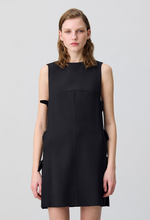Short dress with bows