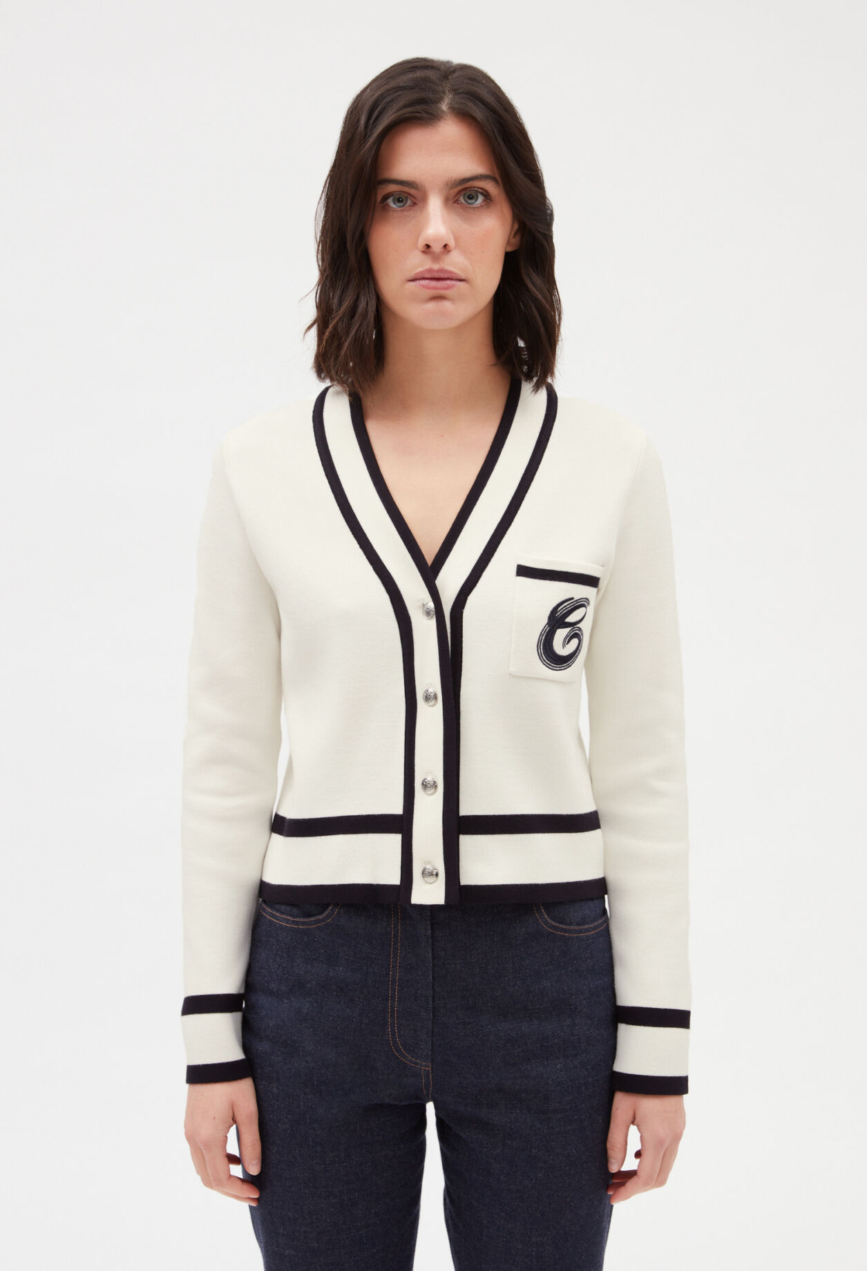 Two-tone cardigan pocket embroidery