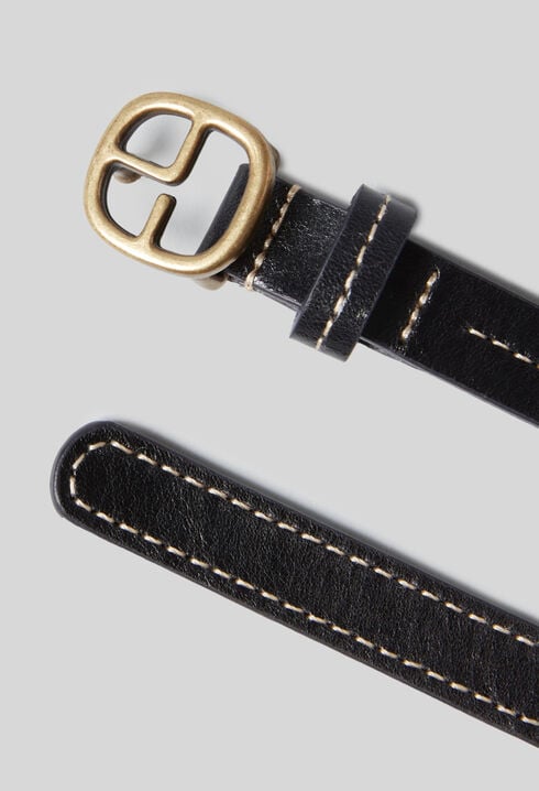 Contrasting leather belt