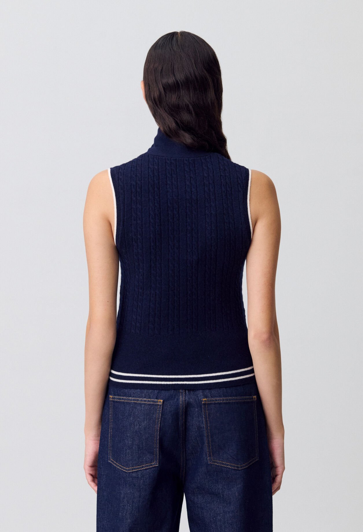Sleeveless jumper