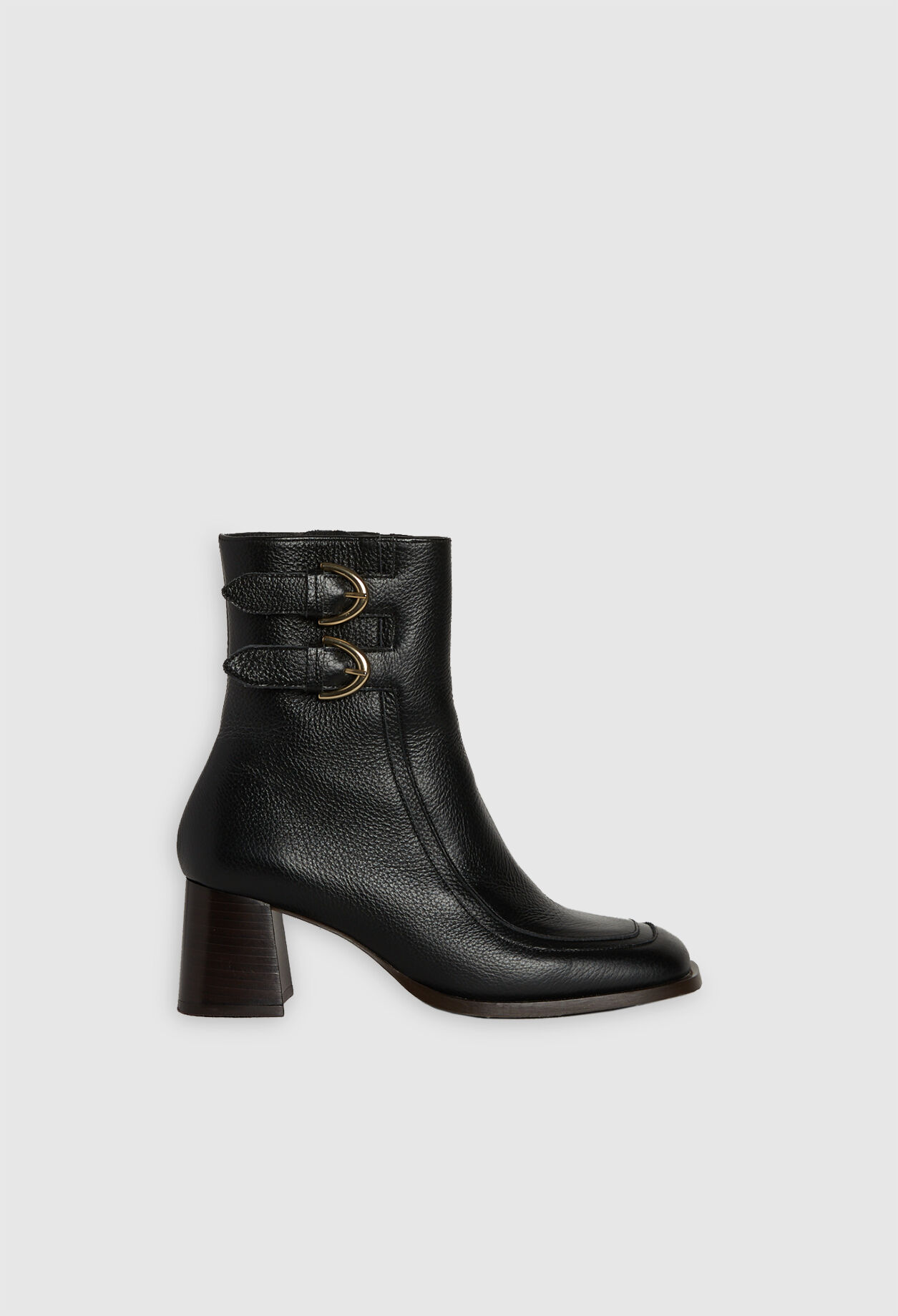 Heeled boots