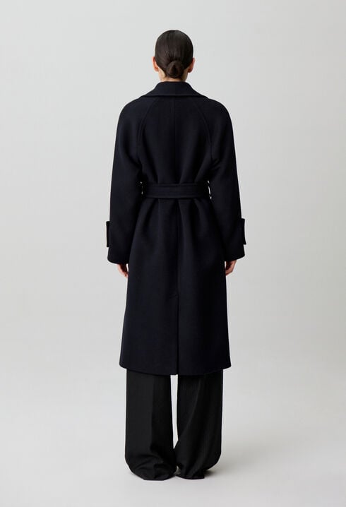 Straight coat with removable belt