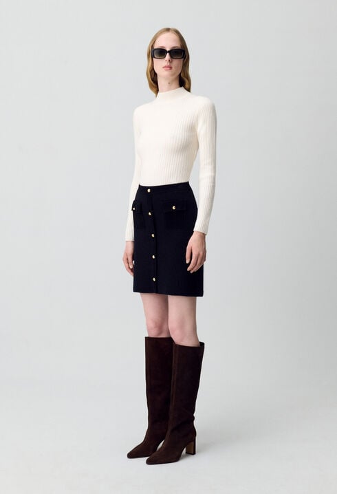 Short knitted skirt