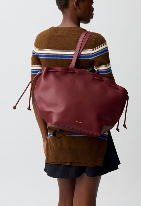 Smooth leather bag with gold rings