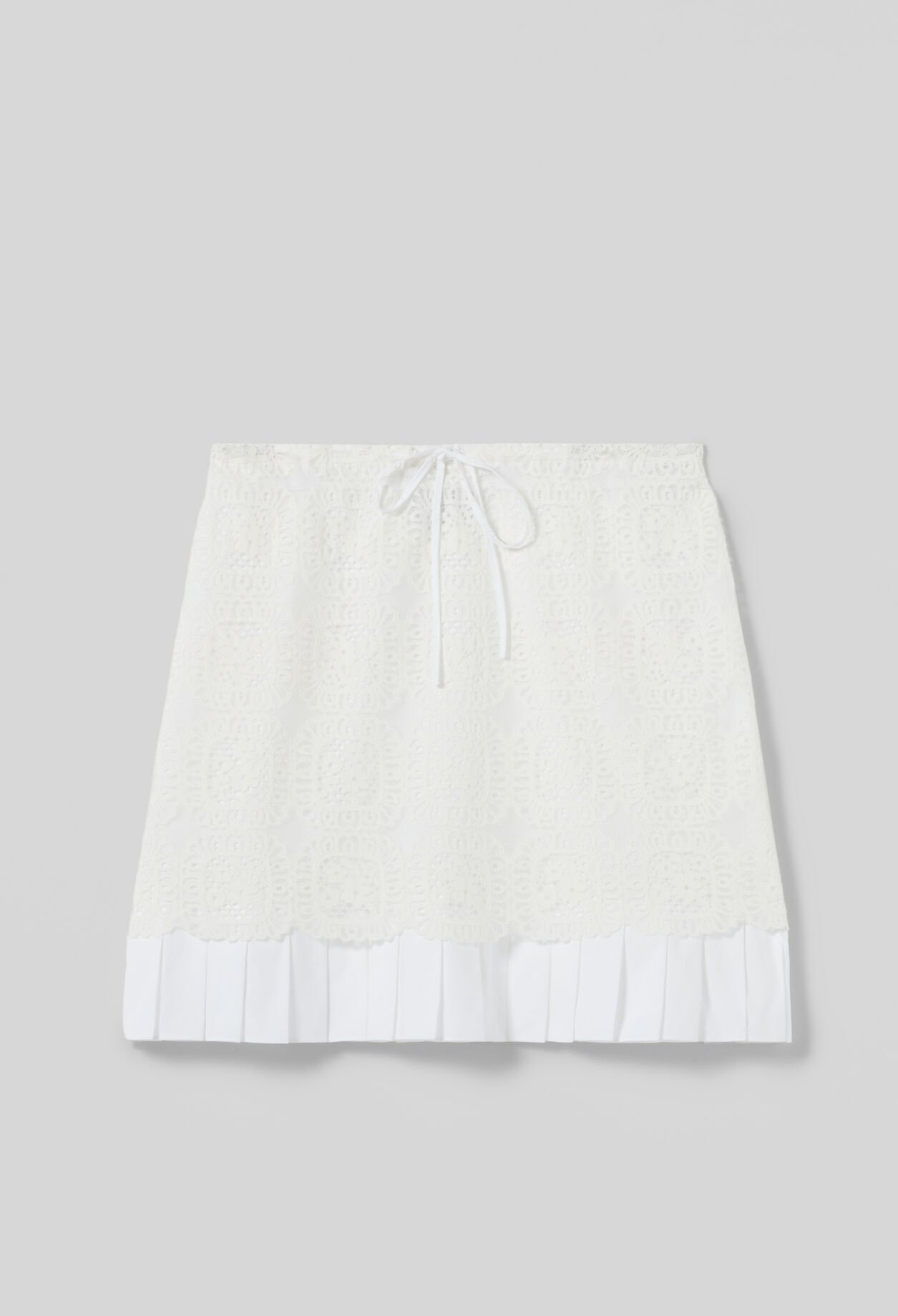 Short lace skirt