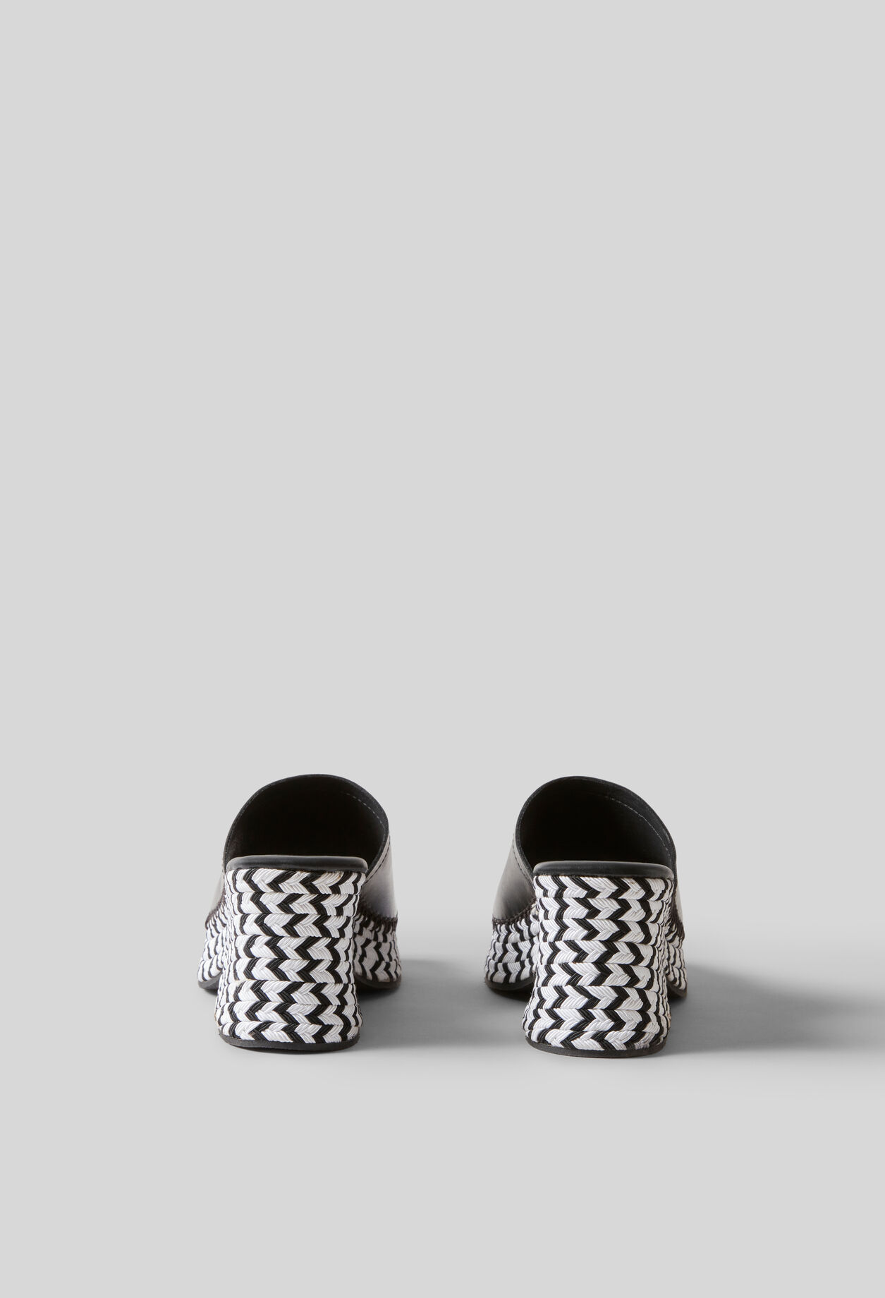 Two-tone woven raffia mules