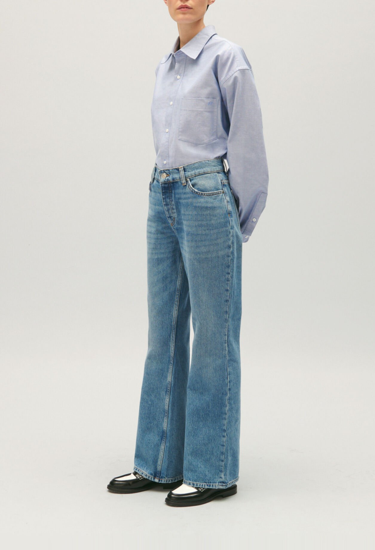 Blue straight-leg jeans