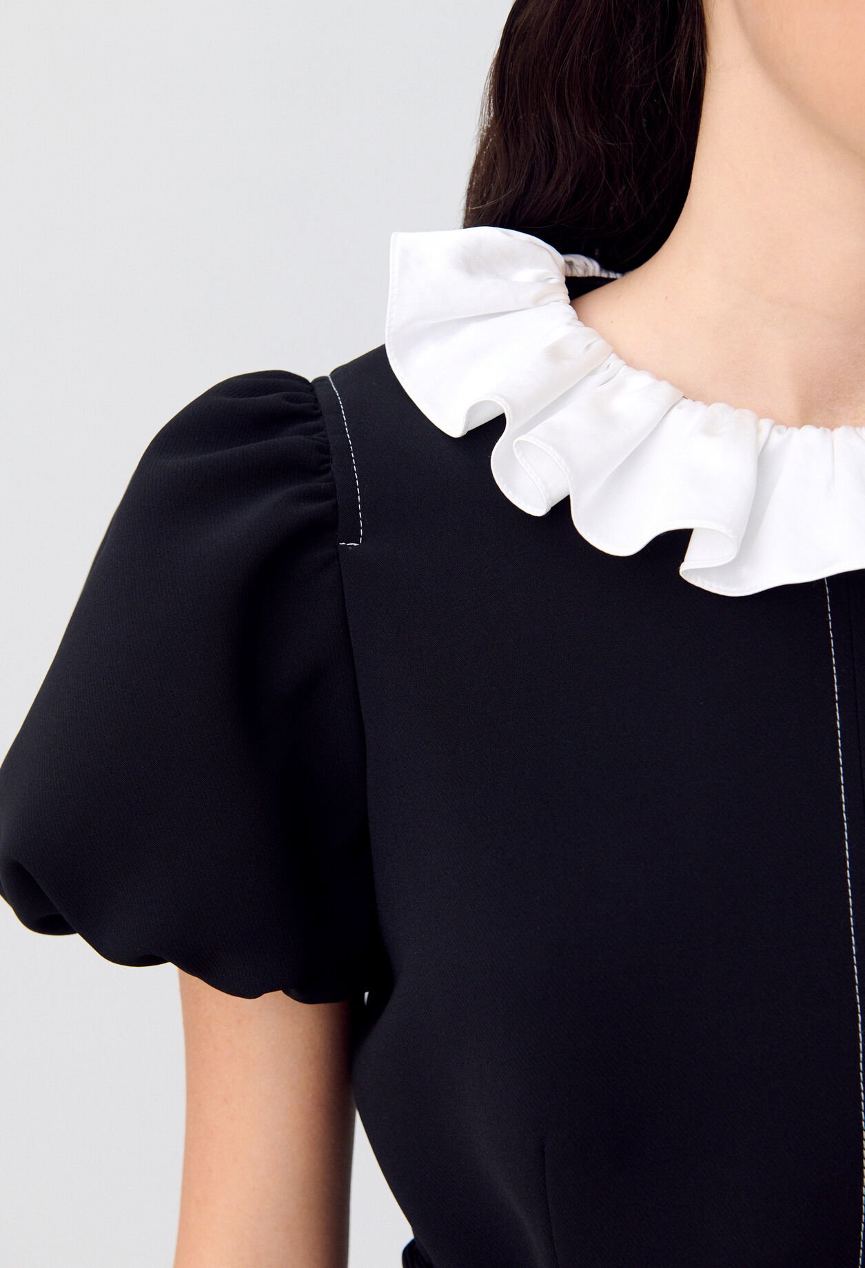 Short dress with collar