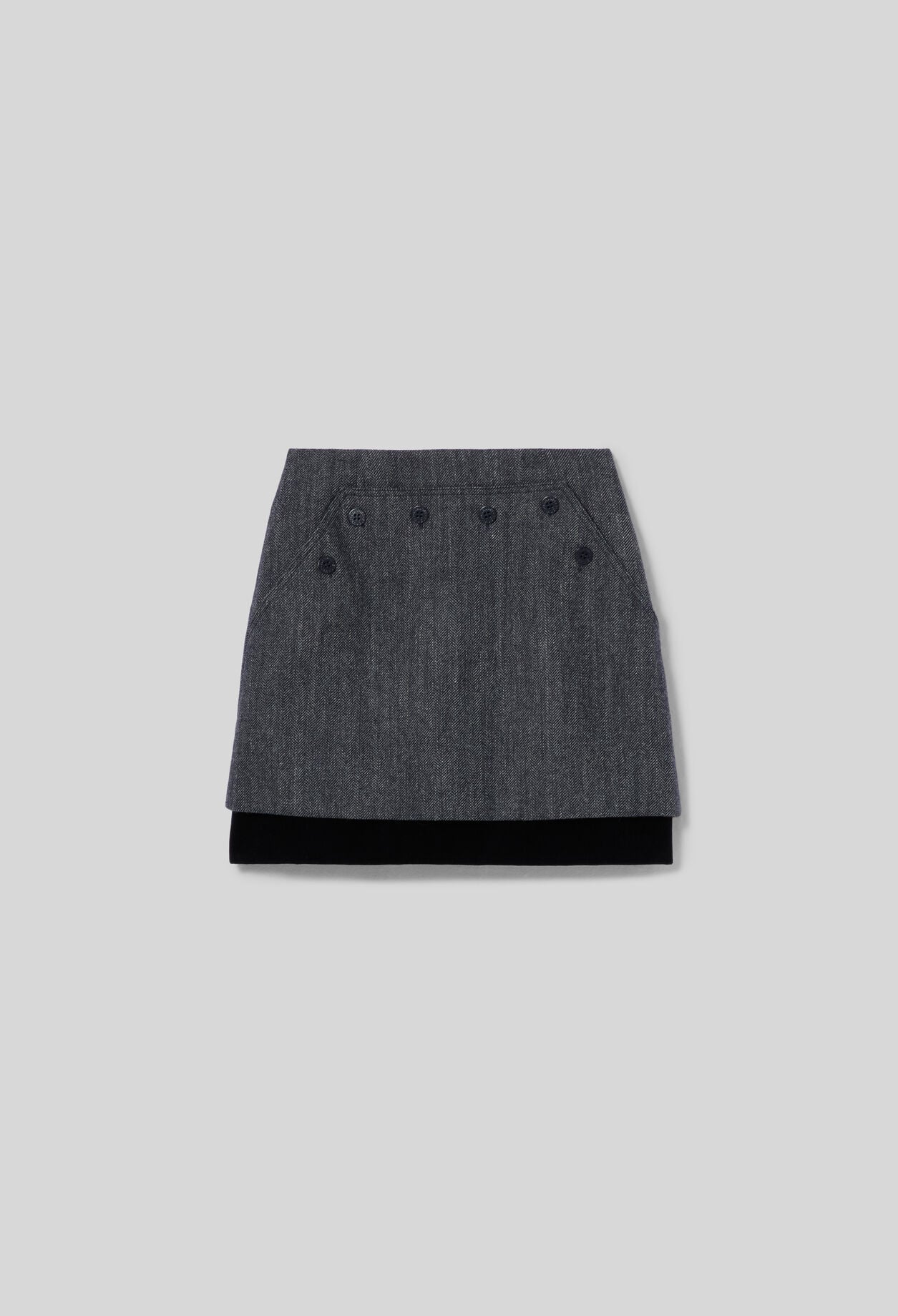 Short bi-material skirt