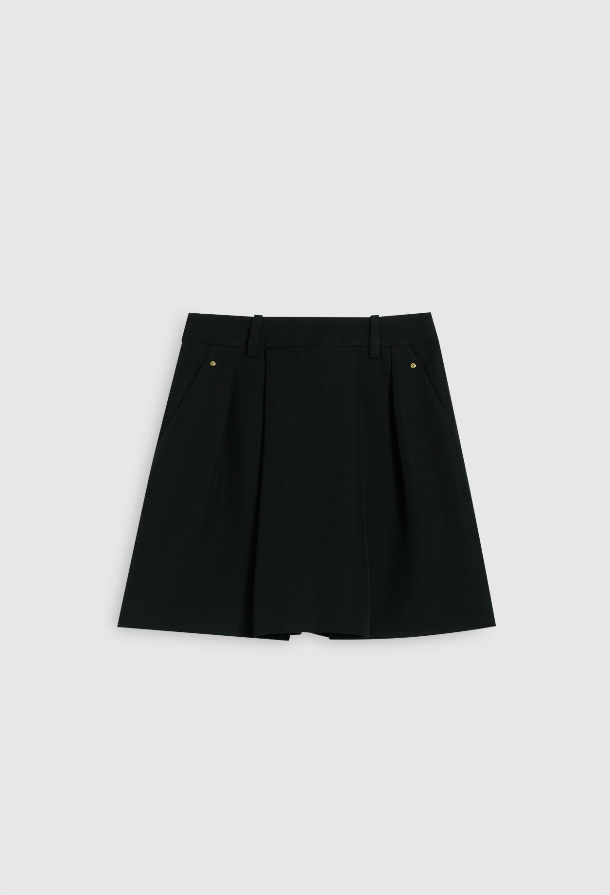 Short skirt