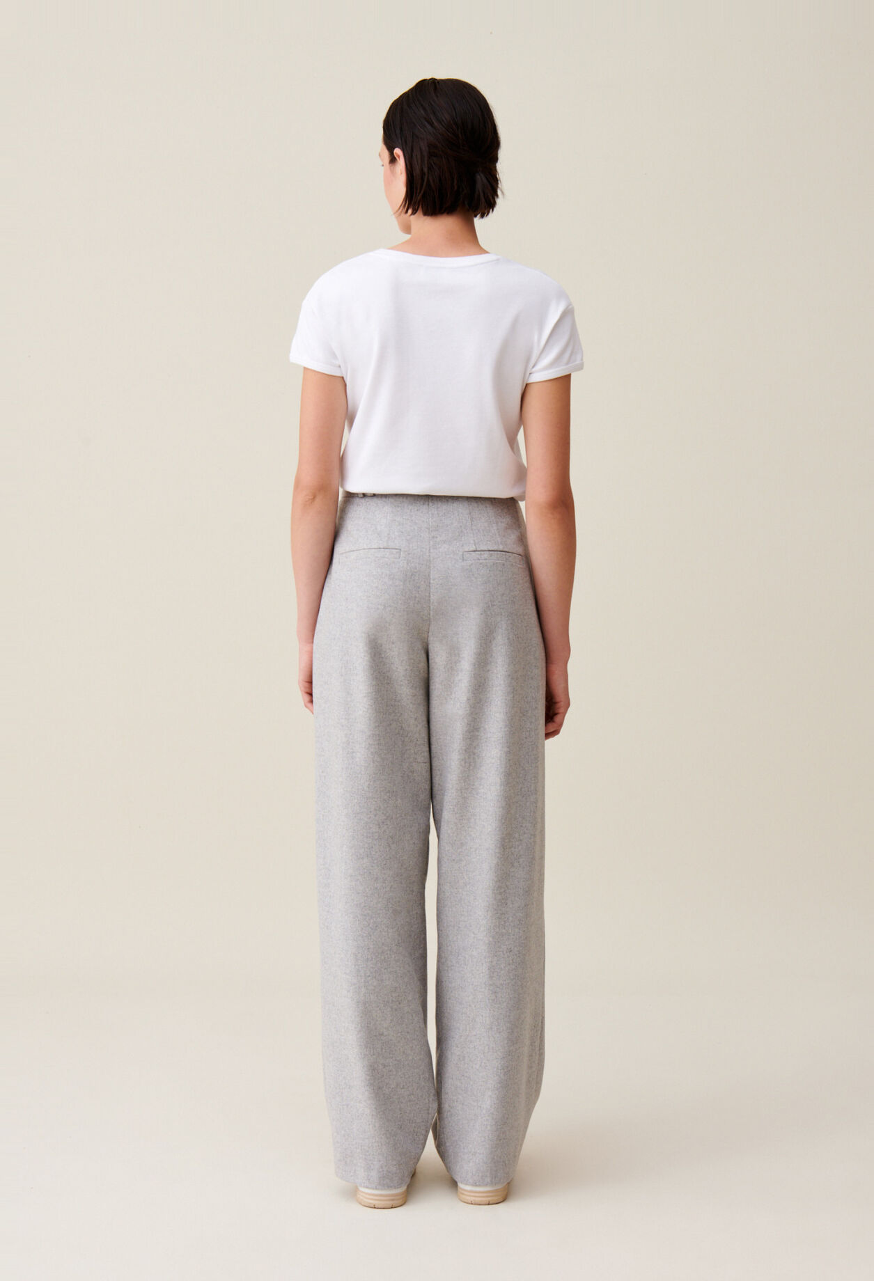 Light grey wide-knit trousers