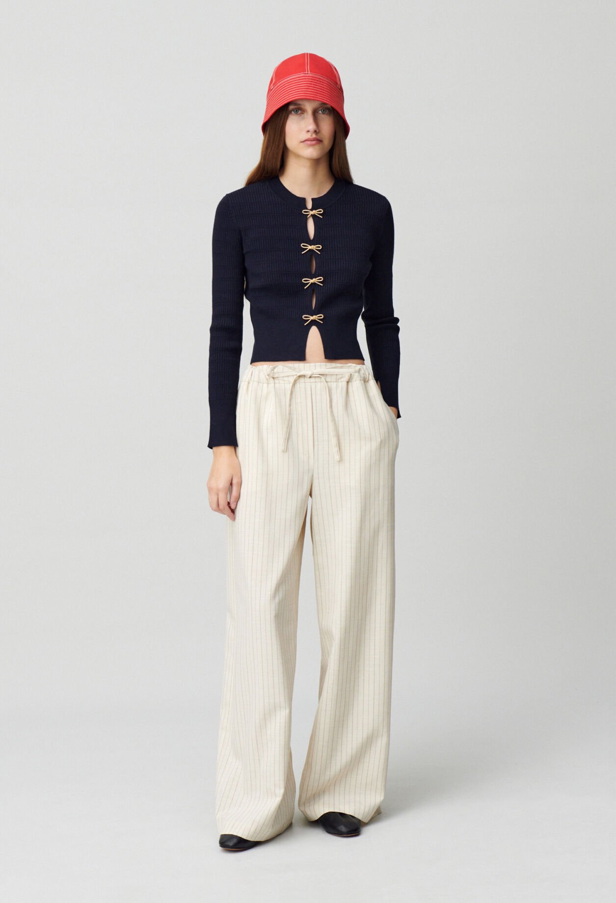 Thin knit jumper with bows