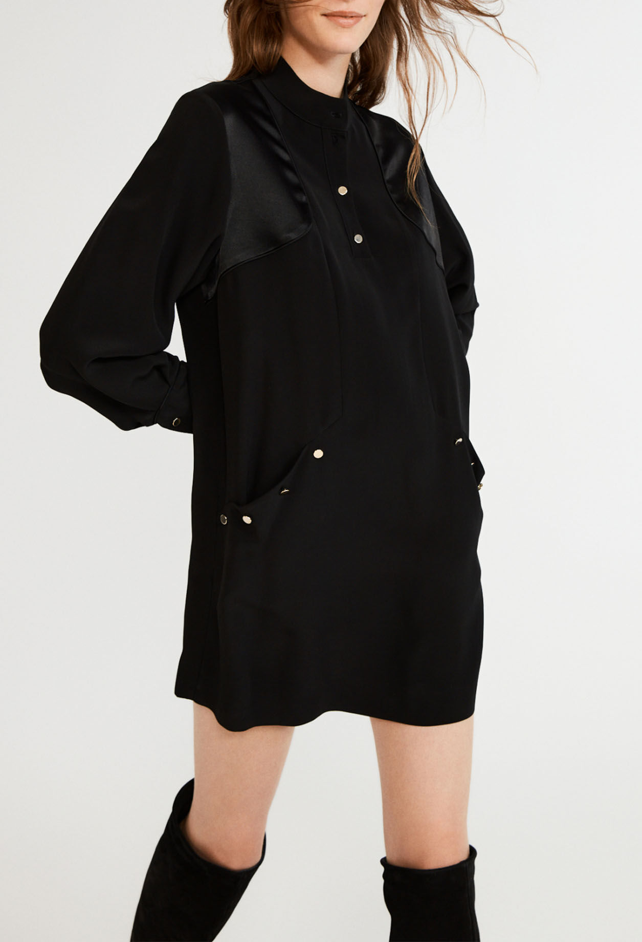 Short dress with long sleeves