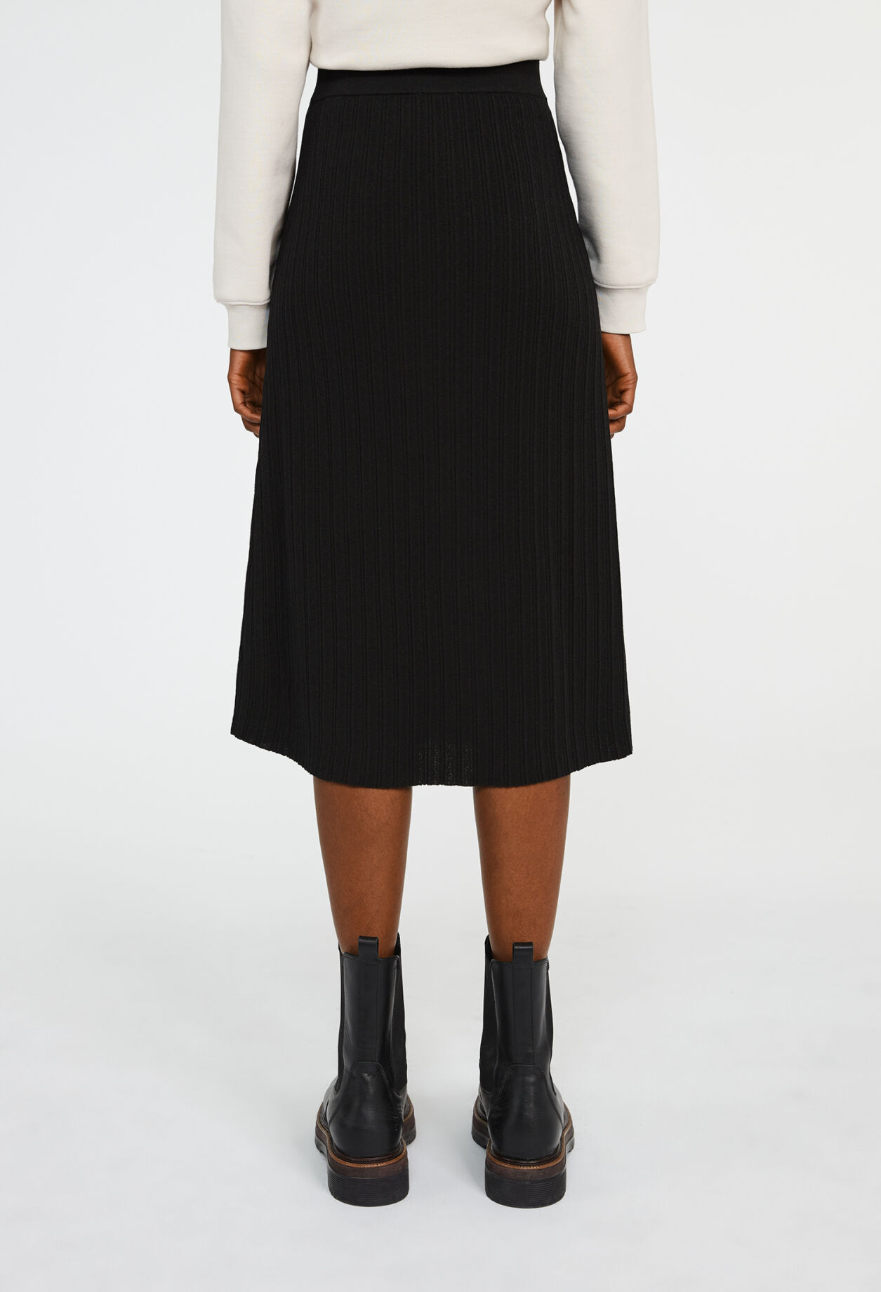Long knitted skirt