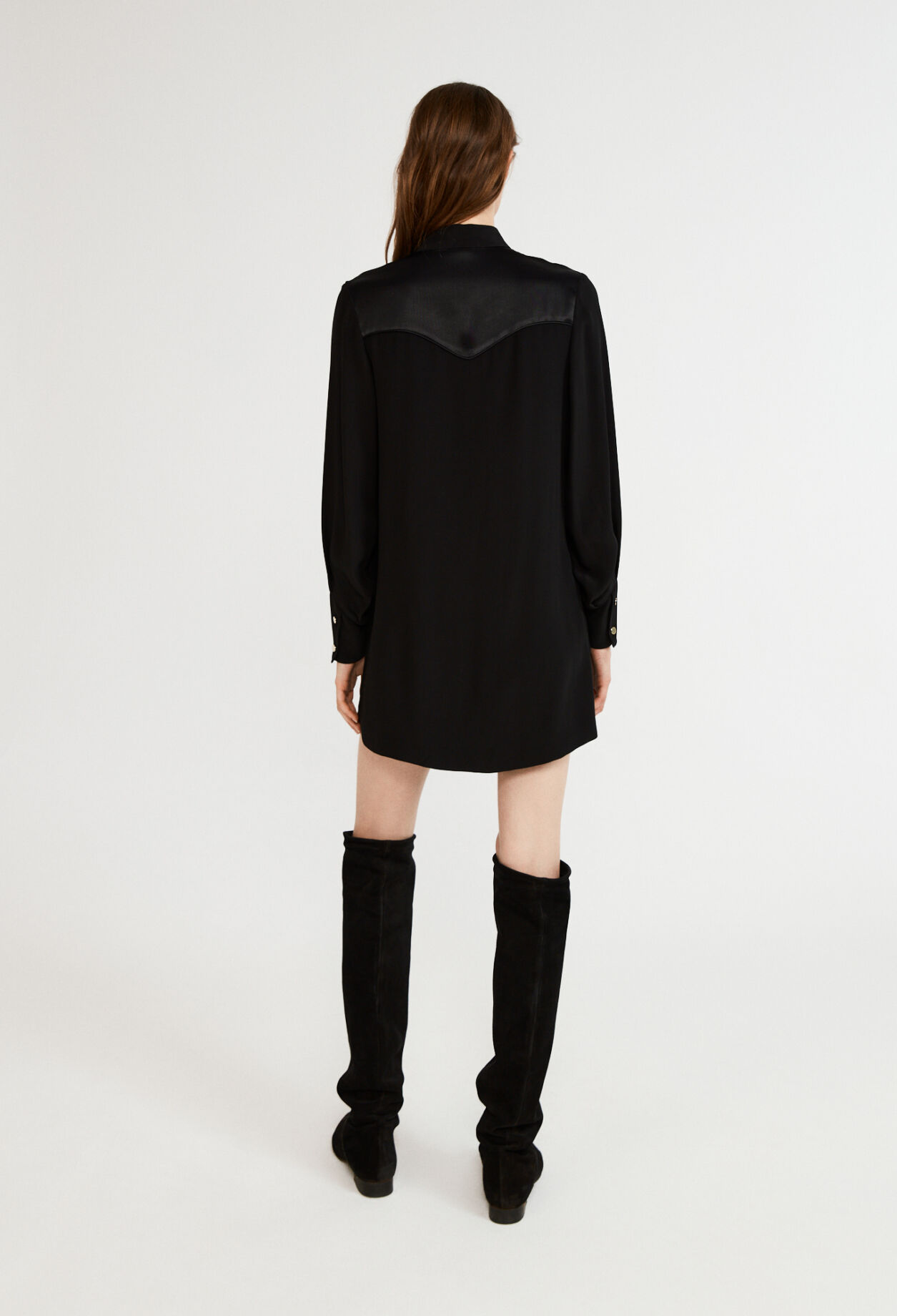 Short dress with long sleeves