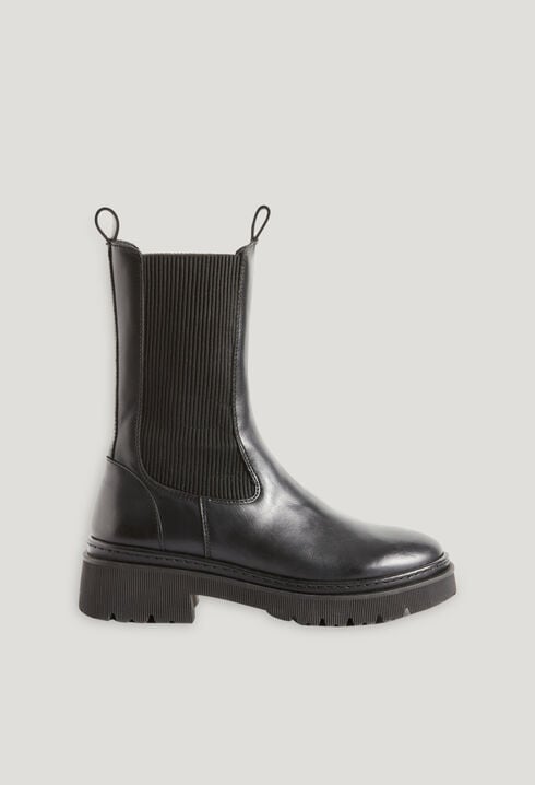 Black leather Chelsea boots