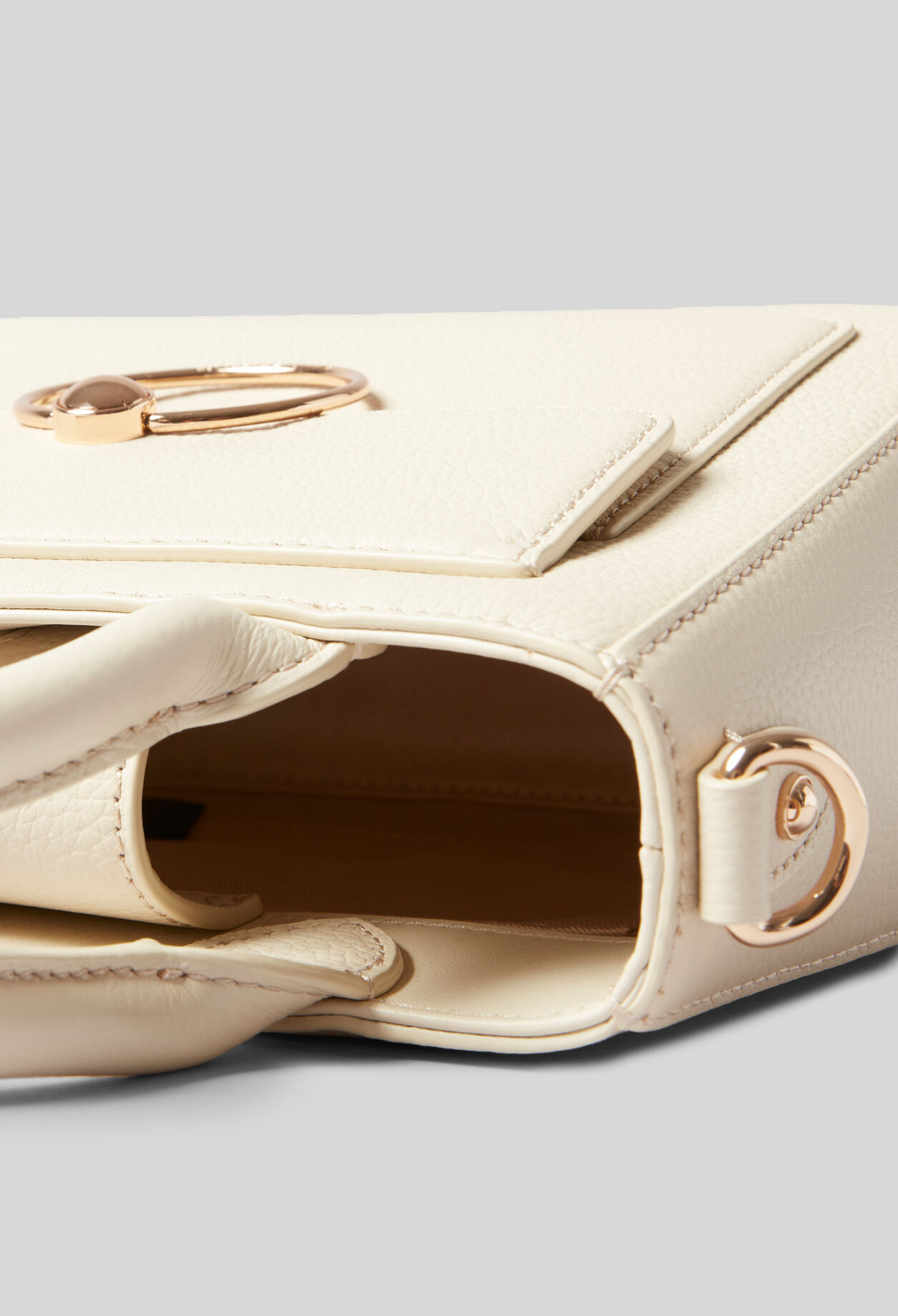 Anouck grained leather chain bag