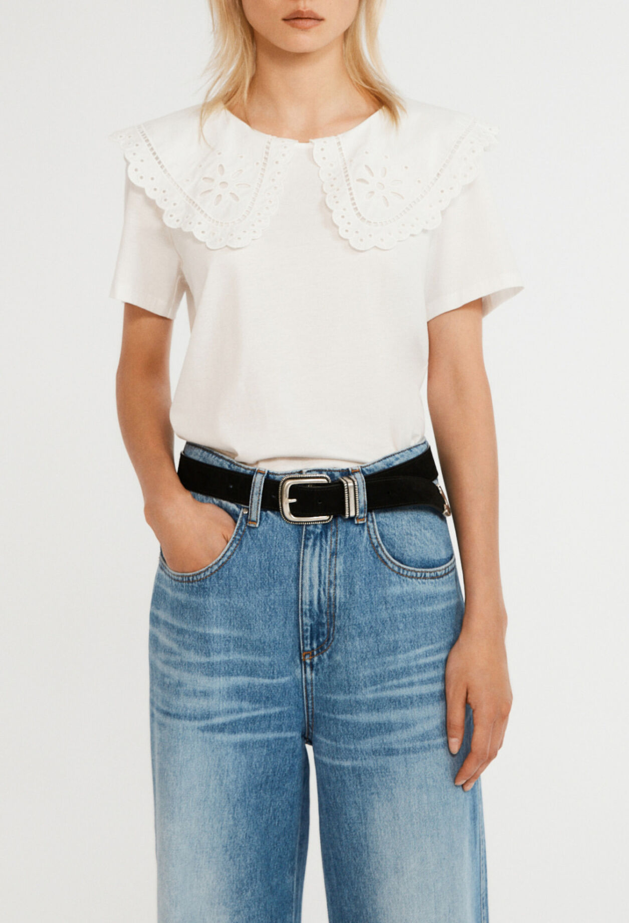 T-shirt with collar