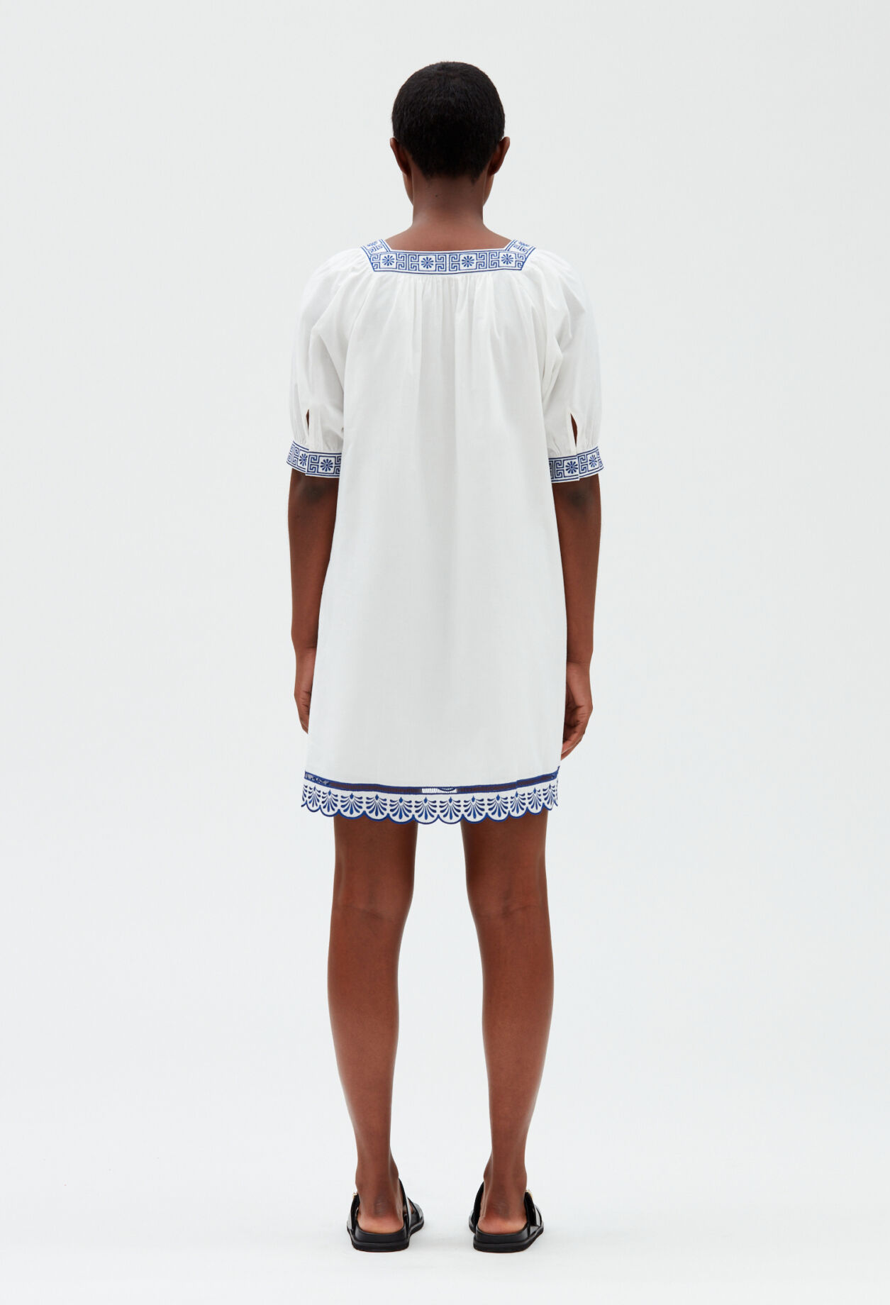 Short ecru dress